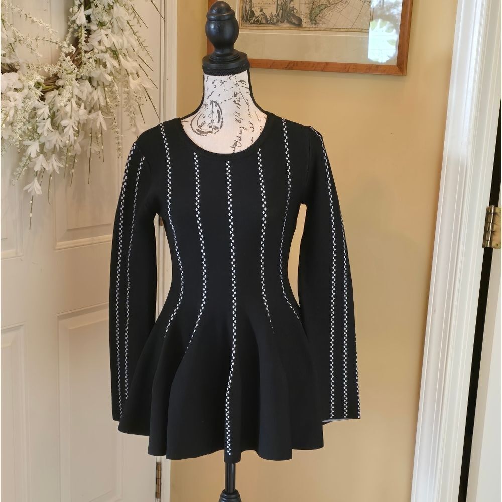 GRACIA BLACK & WHITE PEPLUM STYLE TOP